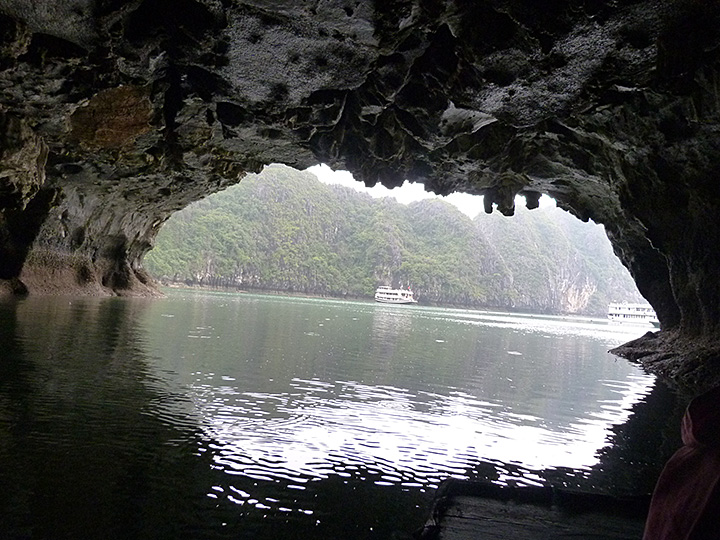 b_halong_cave