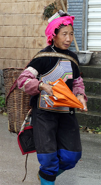 l2_woman-ethnic-costume